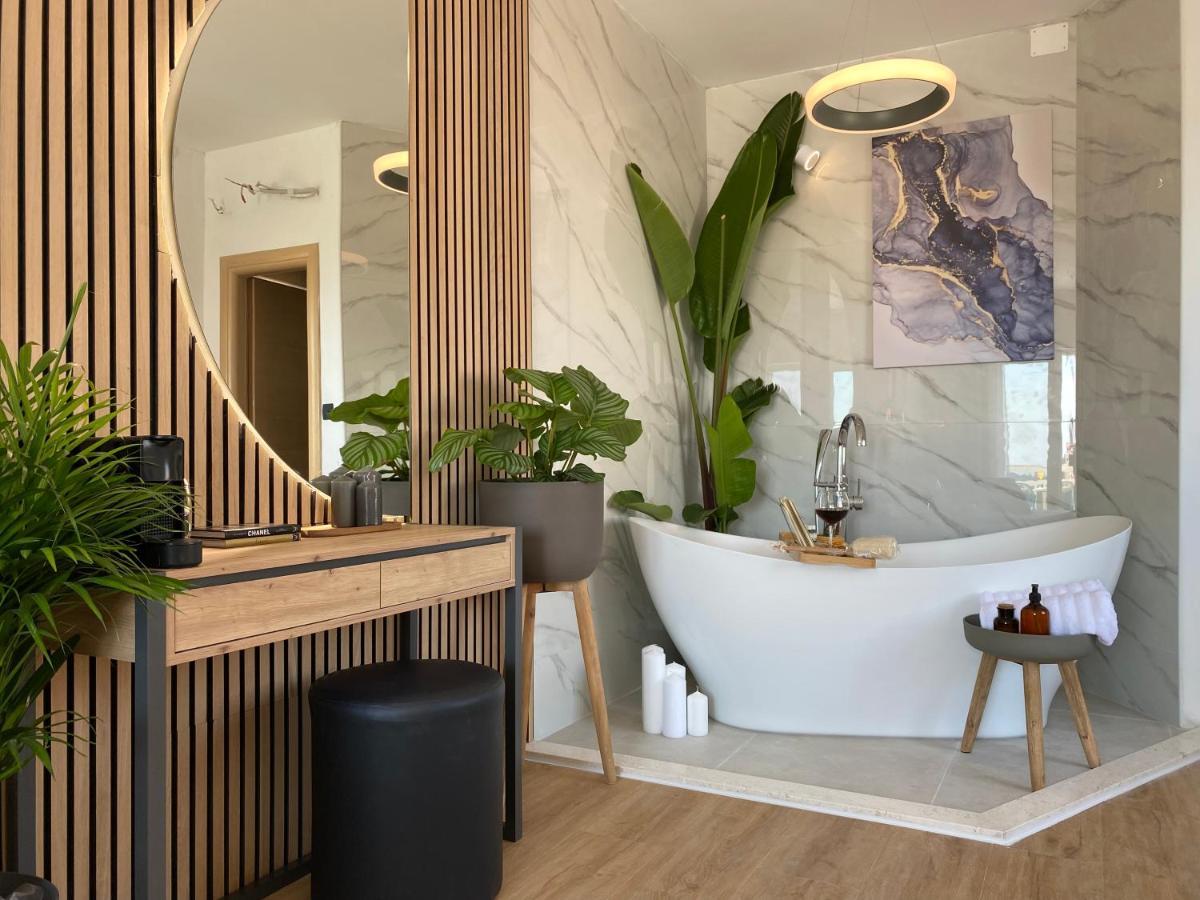 Casa Benita Bed & Breakfast Хвар Екстериор снимка